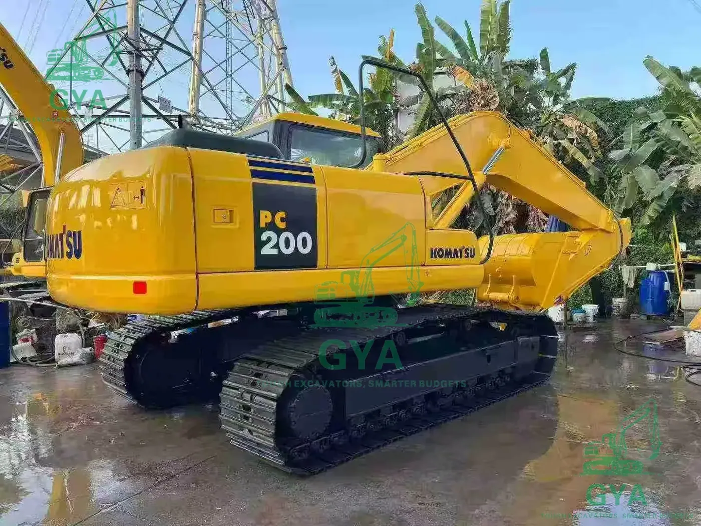 Used Komatsu PC200-7 excavator for export from China