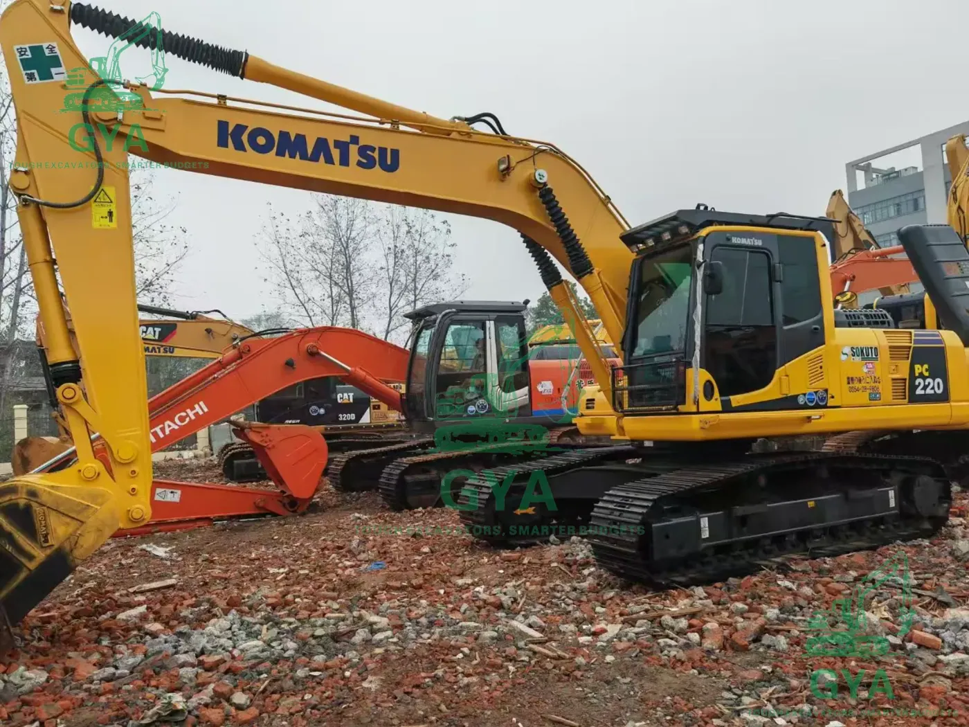 Used Komatsu PC220-8 excavator for export from China