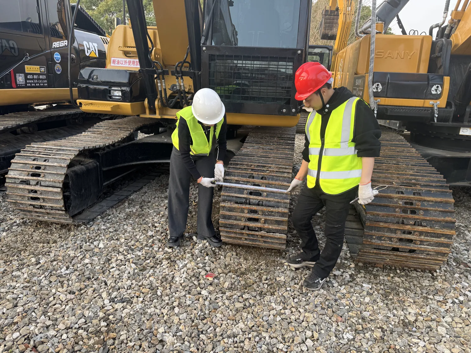 Used Komatsu excavator operations in China