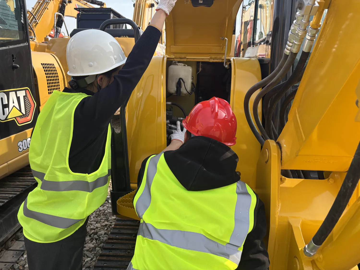 Used Komatsu excavator operations in China