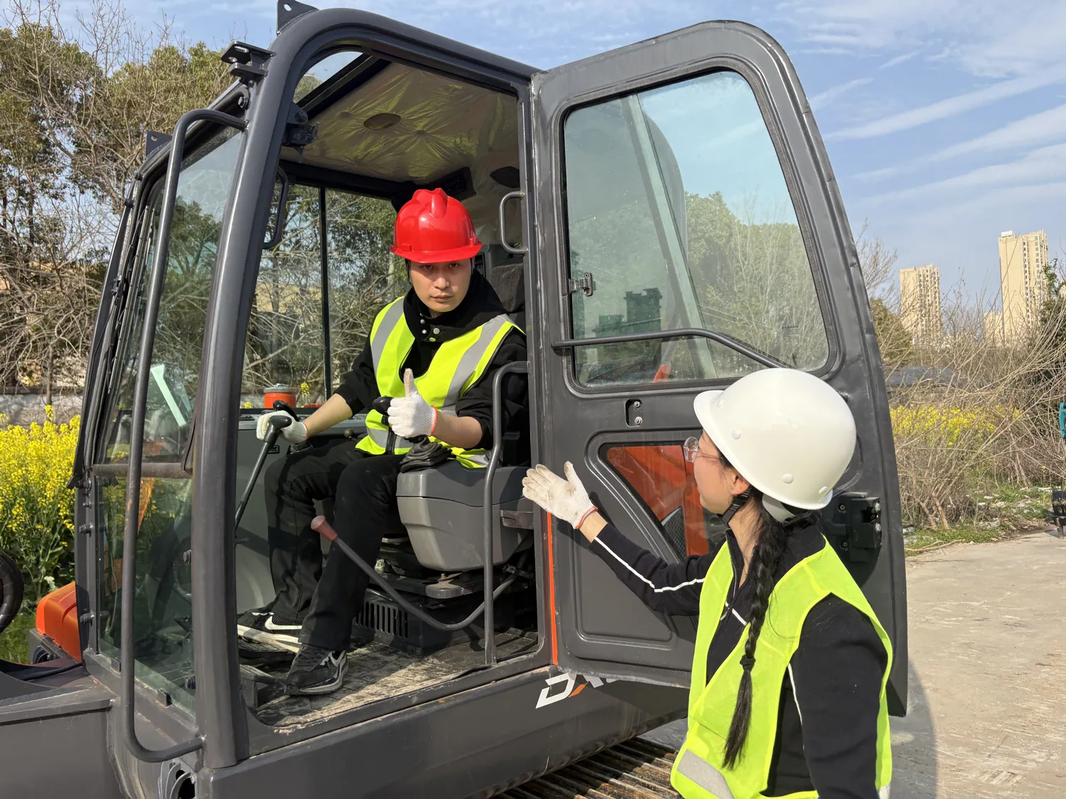 Used Komatsu excavator operations in China